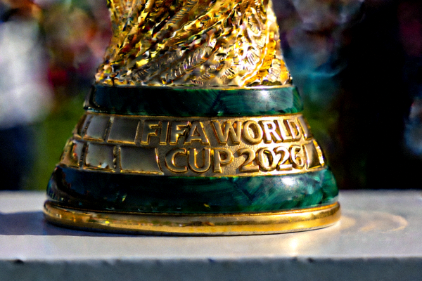 2026年世界杯官方大力神杯金色奖杯特写照片